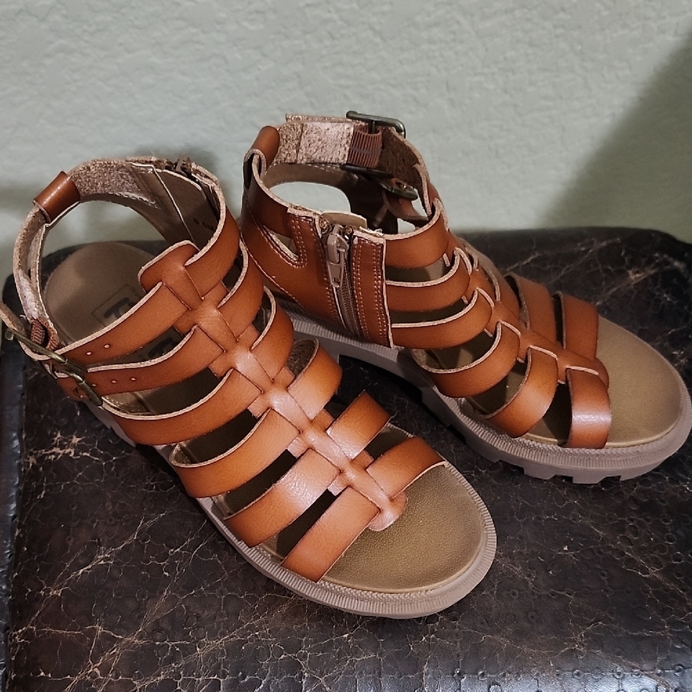 Pop Comfort Fit Sandals NWOB Sz 6.5